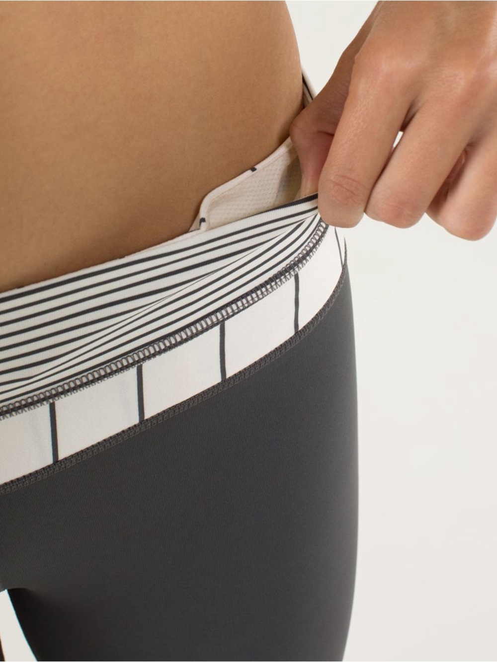 🍋Lululemon athletica Charcoal Capri Inspire Crop Leggings - Picture 7 of 11